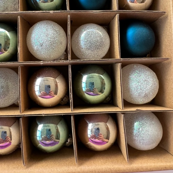 25 Mini Glass Christmas Ball Ornaments Light & Navy Blue Silver Opalescent - Picture 3 of 7